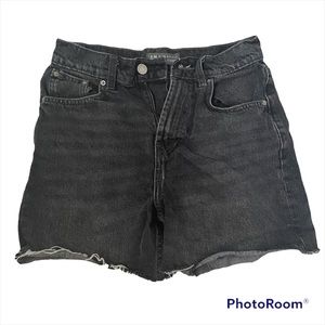 •Size 4 Black distressed high rise shorts denim shorts•